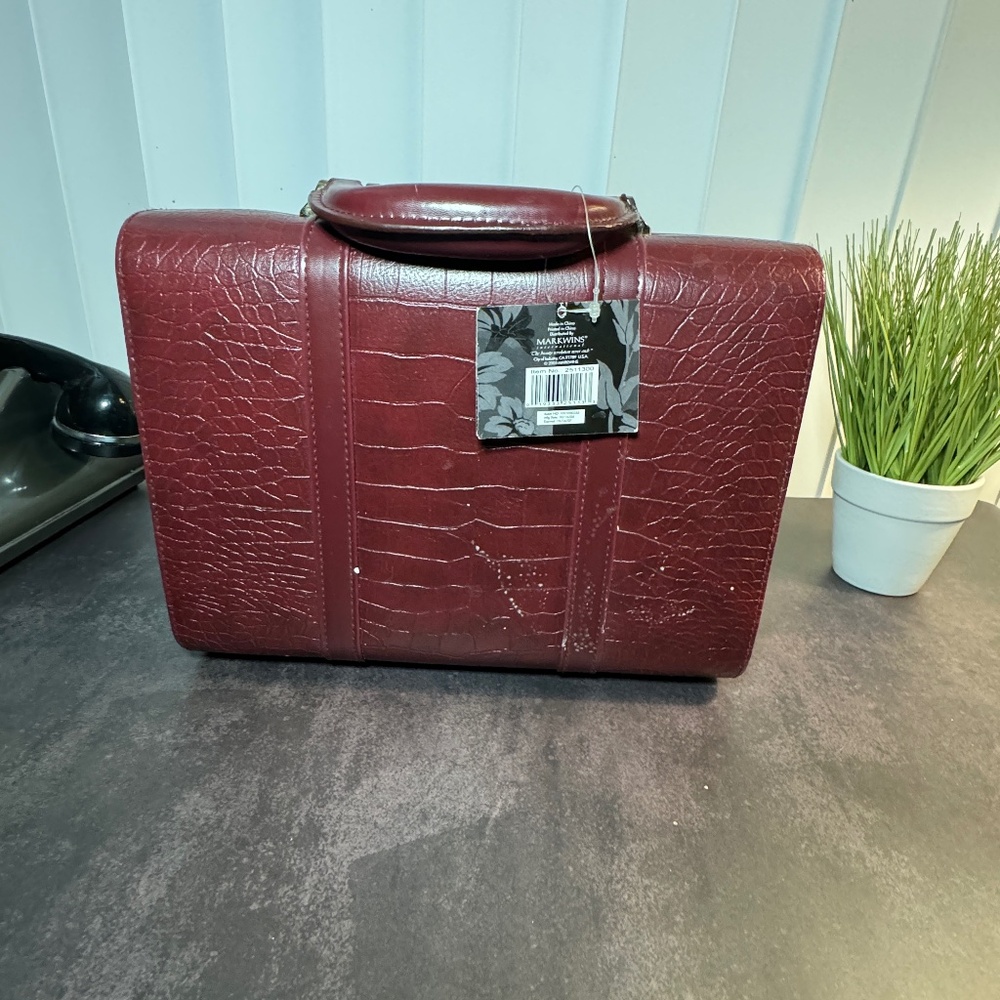 Travel cosmetic and jewelry case